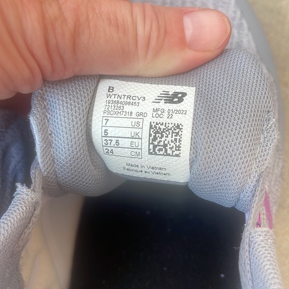 Like New New Balance All Terrain  Shoes! Size 7 - Picture 7 of 8